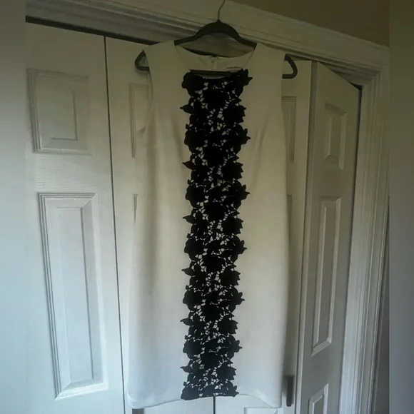 Calvin Klein sz 14 White Sheath Dress with Black Lace - Picture 3 of 6